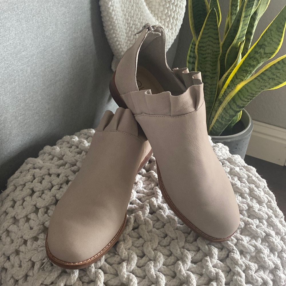 Sole Society Leather Ruffle Taupe Booties Size 7.5